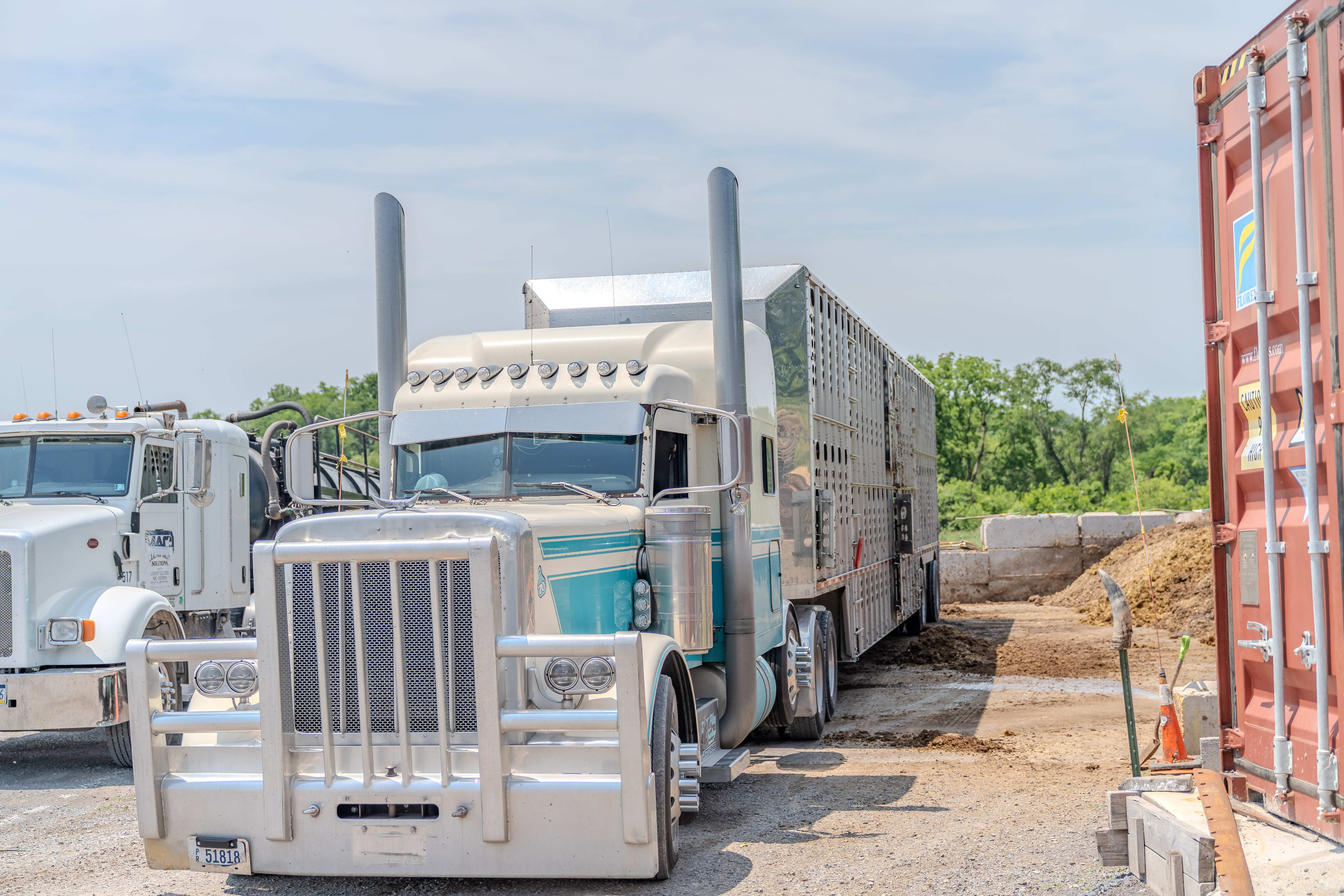 Cattle truck